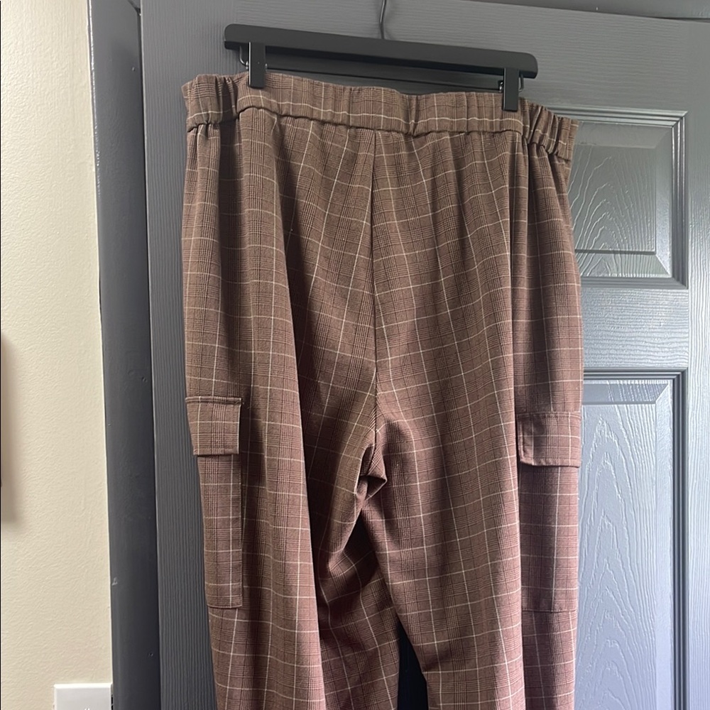 Universal Thread Brown Cargo Pants - Picture 5 of 7